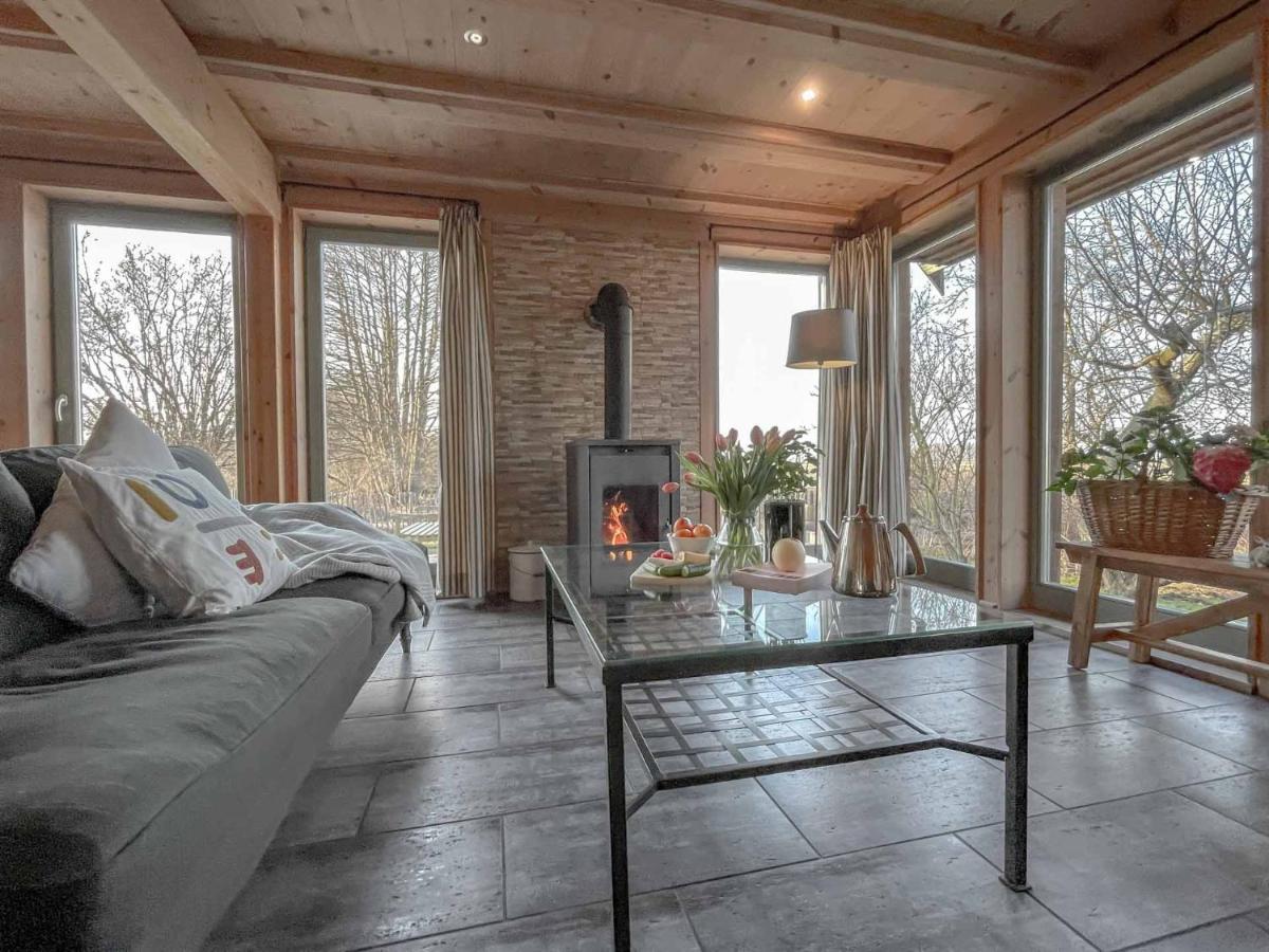 Traumhaff Kuestenchalets - Einzigartige Chalets An Der Ostsee. Ganz Aus Laerchenholz Mit Kamin Und Sauna Vogelsang-Warsin المظهر الخارجي الصورة