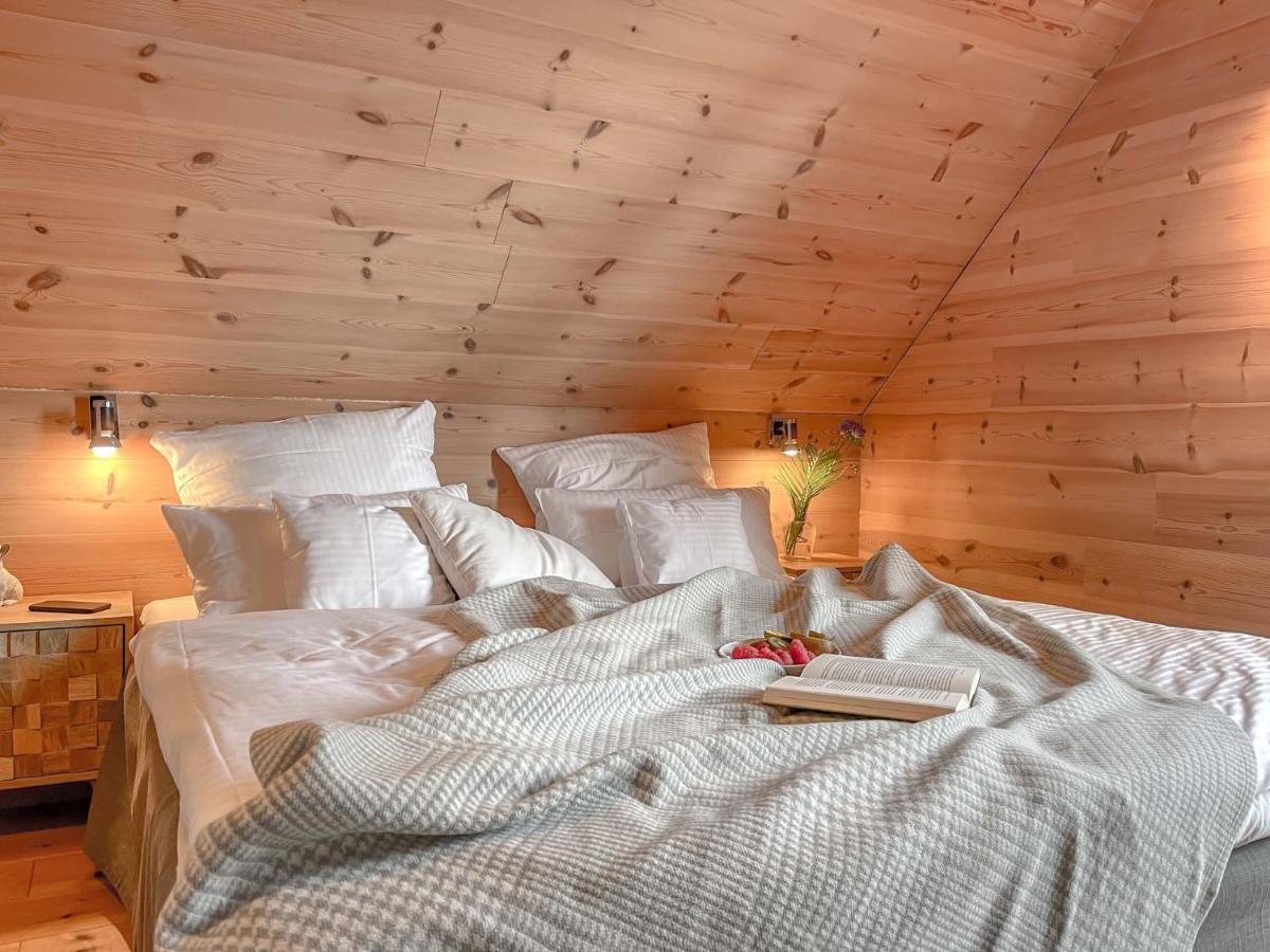 Traumhaff Kuestenchalets - Einzigartige Chalets An Der Ostsee. Ganz Aus Laerchenholz Mit Kamin Und Sauna Vogelsang-Warsin المظهر الخارجي الصورة