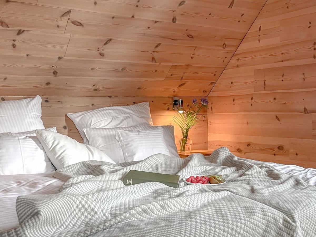 Traumhaff Kuestenchalets - Einzigartige Chalets An Der Ostsee. Ganz Aus Laerchenholz Mit Kamin Und Sauna Vogelsang-Warsin المظهر الخارجي الصورة