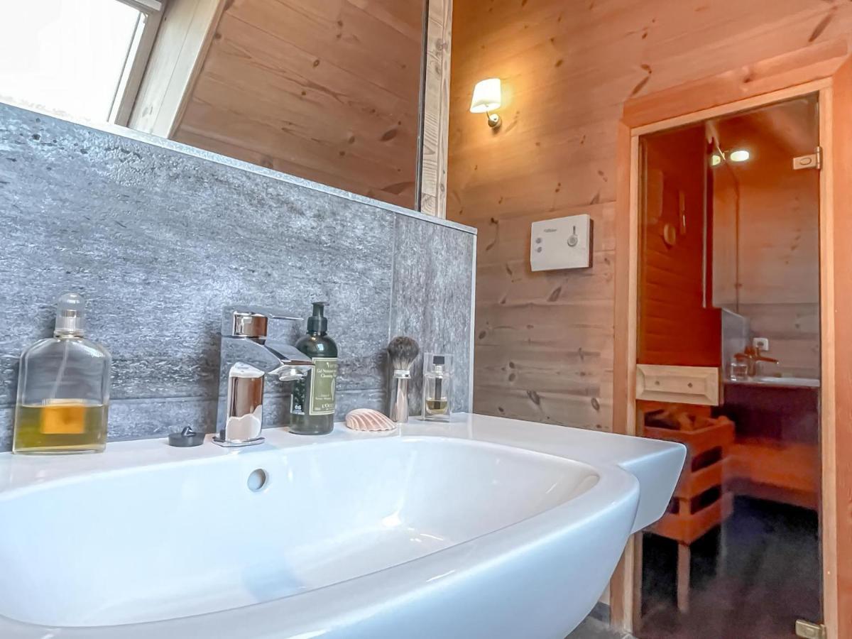 Traumhaff Kuestenchalets - Einzigartige Chalets An Der Ostsee. Ganz Aus Laerchenholz Mit Kamin Und Sauna Vogelsang-Warsin المظهر الخارجي الصورة