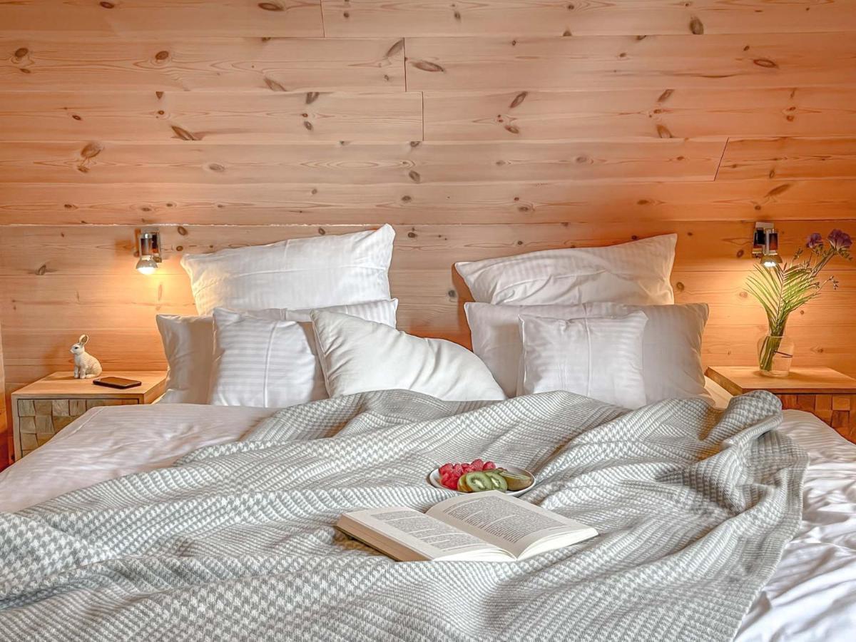 Traumhaff Kuestenchalets - Einzigartige Chalets An Der Ostsee. Ganz Aus Laerchenholz Mit Kamin Und Sauna Vogelsang-Warsin المظهر الخارجي الصورة