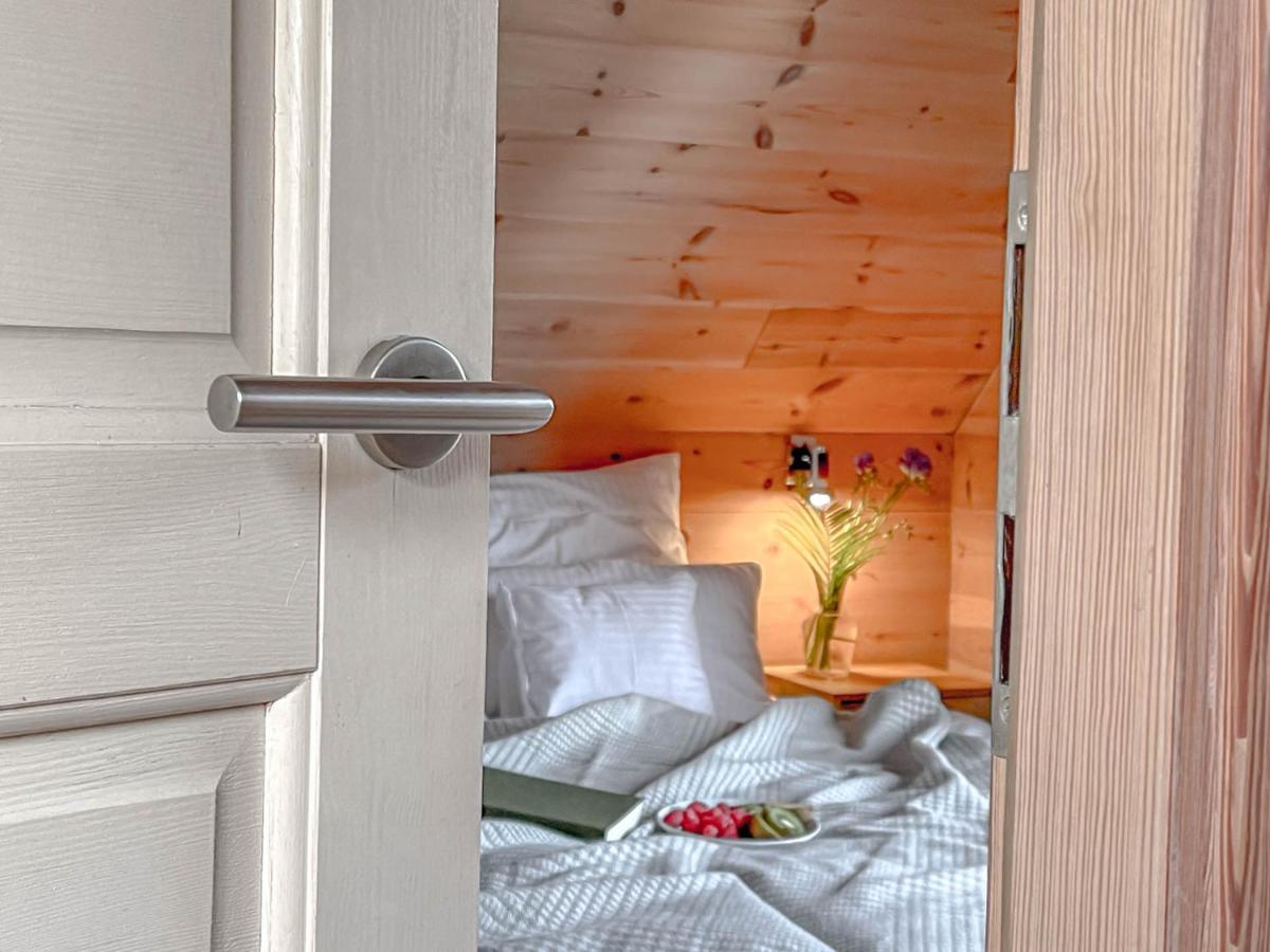 Traumhaff Kuestenchalets - Einzigartige Chalets An Der Ostsee. Ganz Aus Laerchenholz Mit Kamin Und Sauna Vogelsang-Warsin المظهر الخارجي الصورة