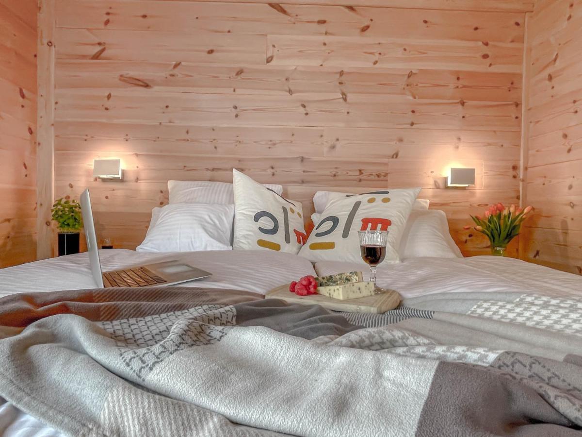 Traumhaff Kuestenchalets - Einzigartige Chalets An Der Ostsee. Ganz Aus Laerchenholz Mit Kamin Und Sauna Vogelsang-Warsin المظهر الخارجي الصورة
